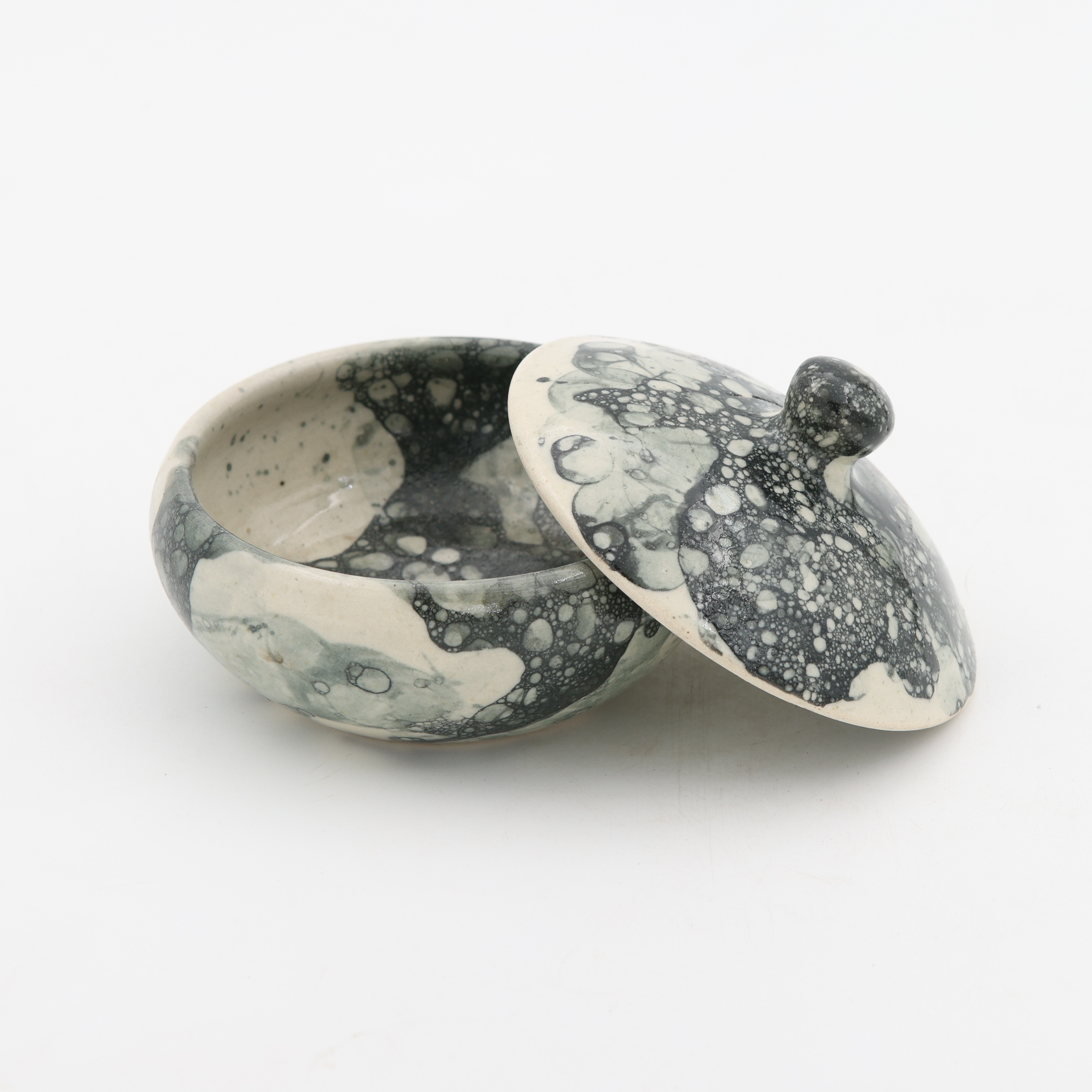 Ramequin Borde Curvo con Tapa 5oz-Burbujas Negras