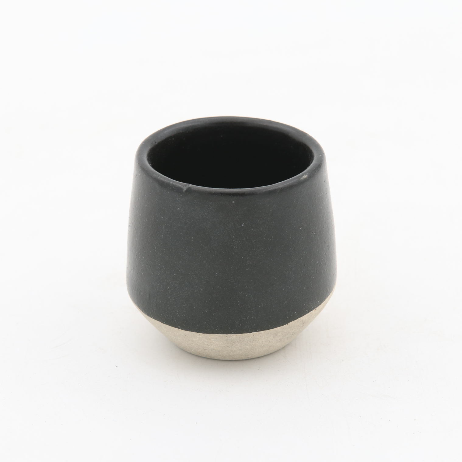 Copita Angular 2.5oz-Negro Mate Mitad Pasta Natural