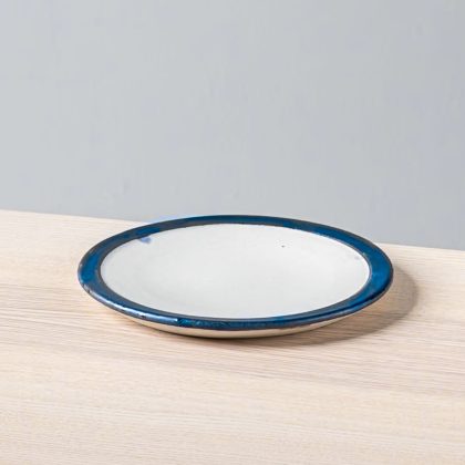Plato Plano 22cm-Orilla Azul Leche con centro Blanco Mate
