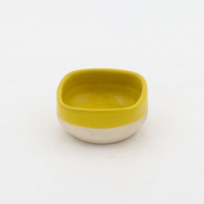 Ramequin Boca Cuadrada 4oz-Amarillo Mate mitad Pasta Natural