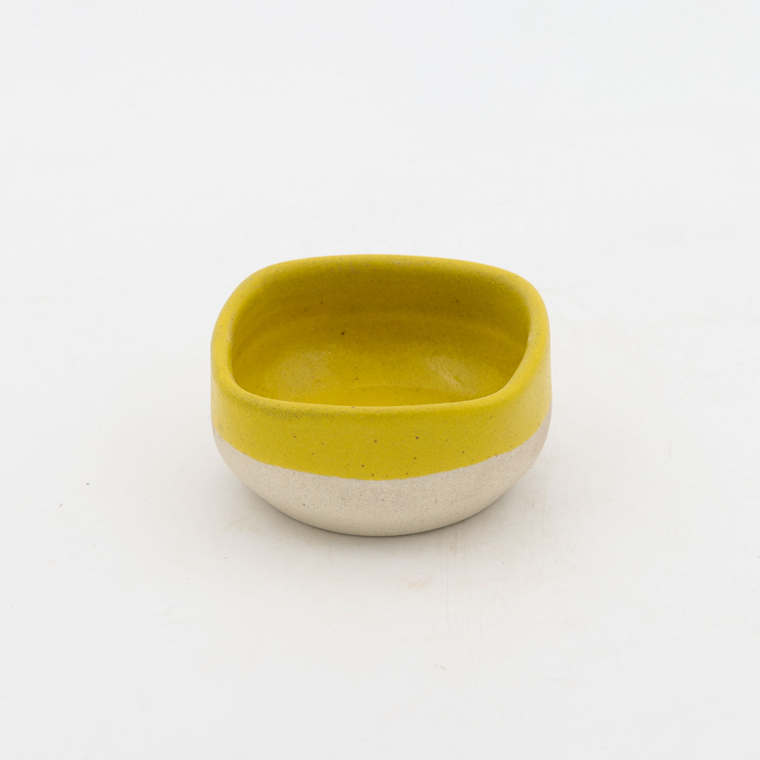 Ramequin Boca Cuadrada 4oz-Amarillo Mate mitad Pasta Natural