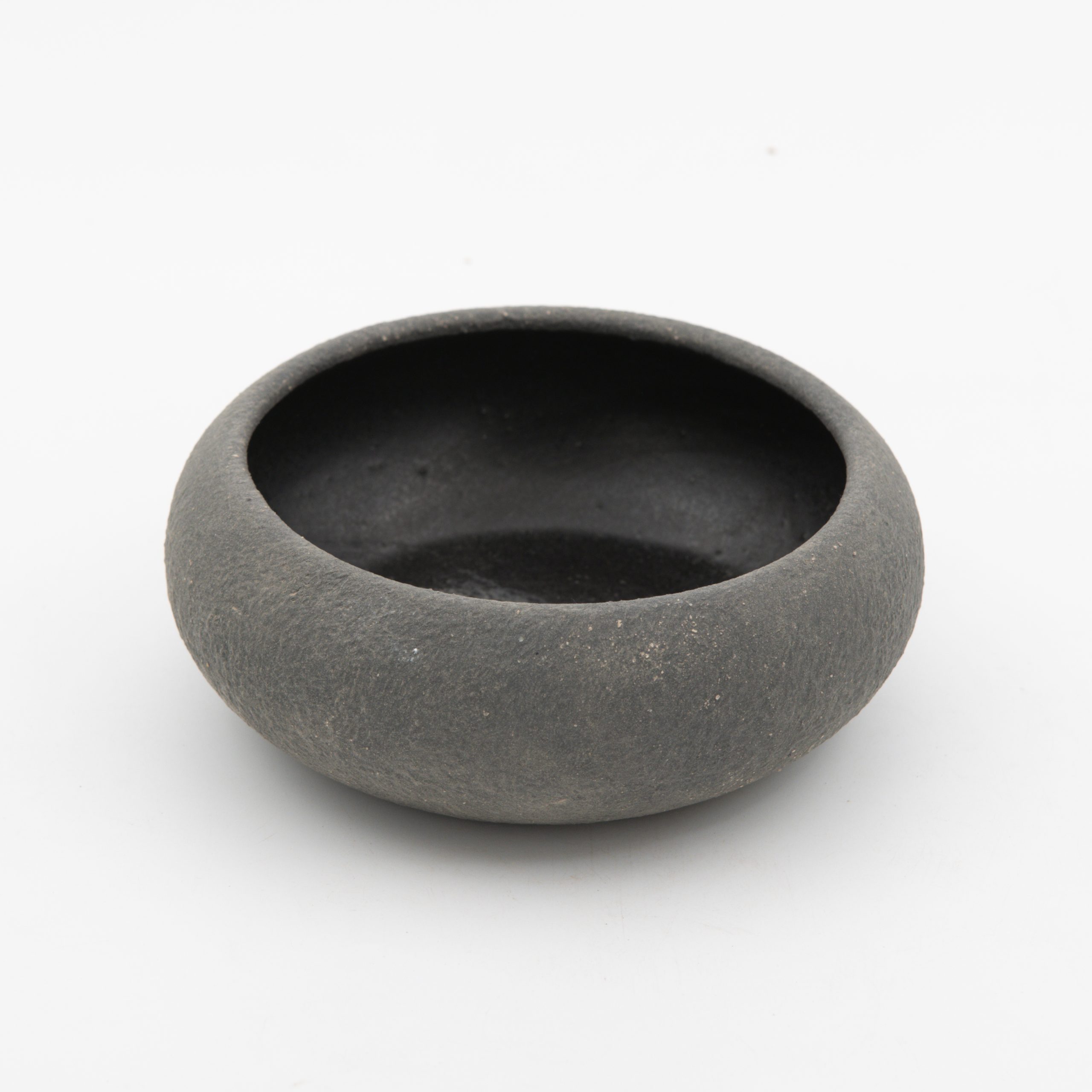 Plato Borde Curvo 15x5cm-Engobe Negro Interior Negro Mate