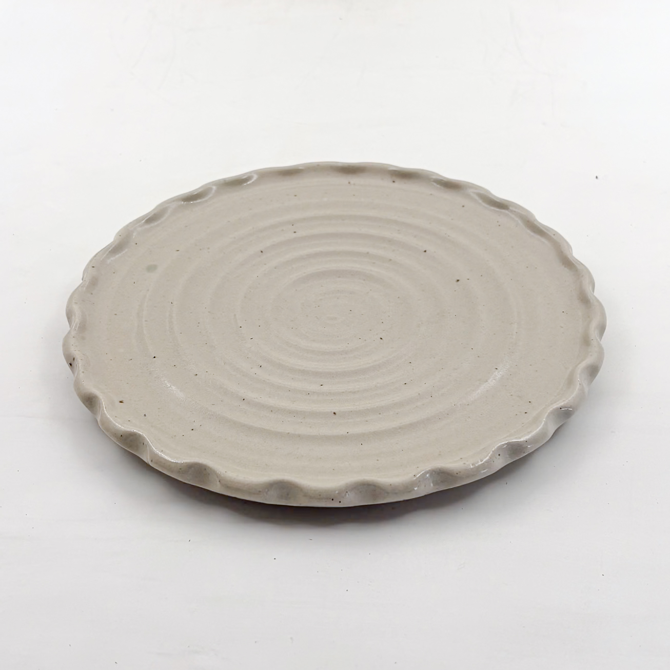 Plato Plano Espiral con Borde Olan 22cm-Blanco Mate