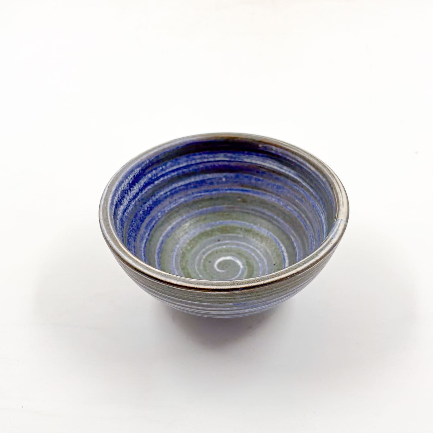 Tazon Oriental con pata 15x7cm-Blanco y Azul Leche