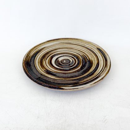 Plato Plano 19cm-Cortado Blanco y Cafe