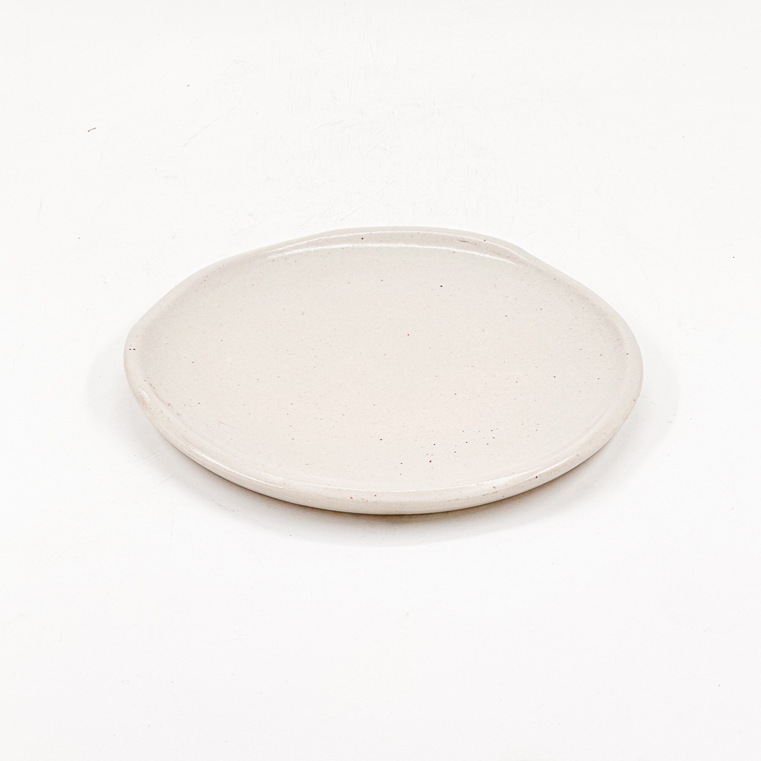 Plato Plano Irregular 22cm-Blanco Semi Brillante
