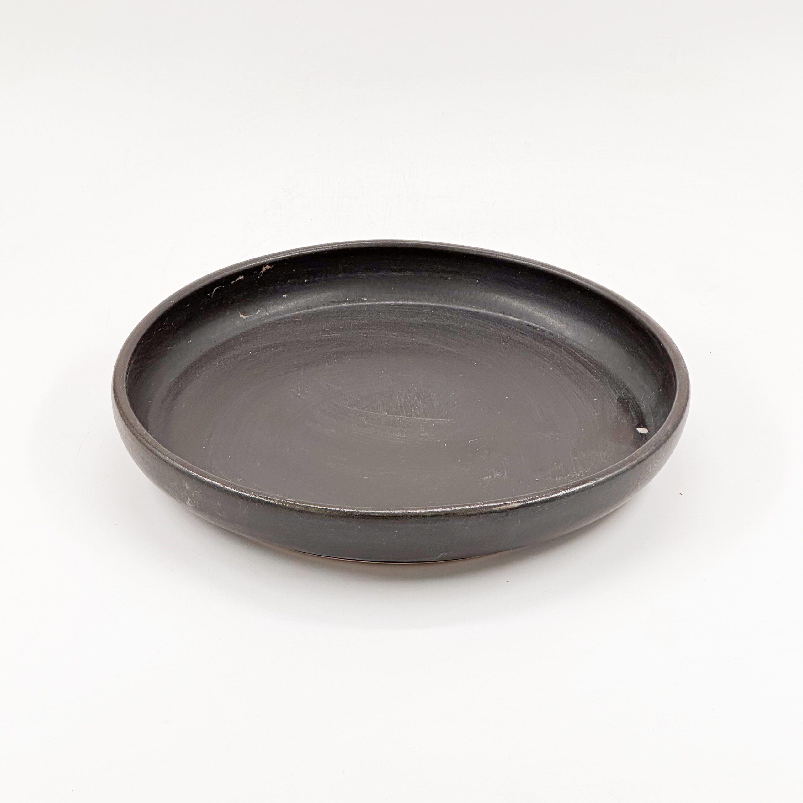 Plato con Relieve 28cm-Negro Mate