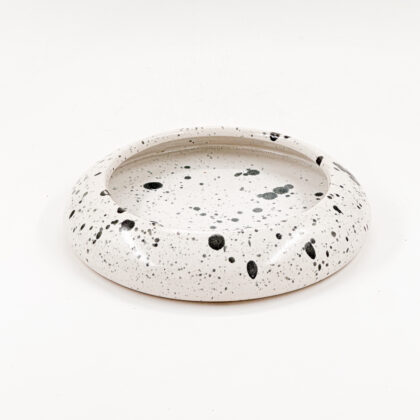 Plato Borde Curvo 24cm-Blanco Semi Brillante Jaspeado Negro