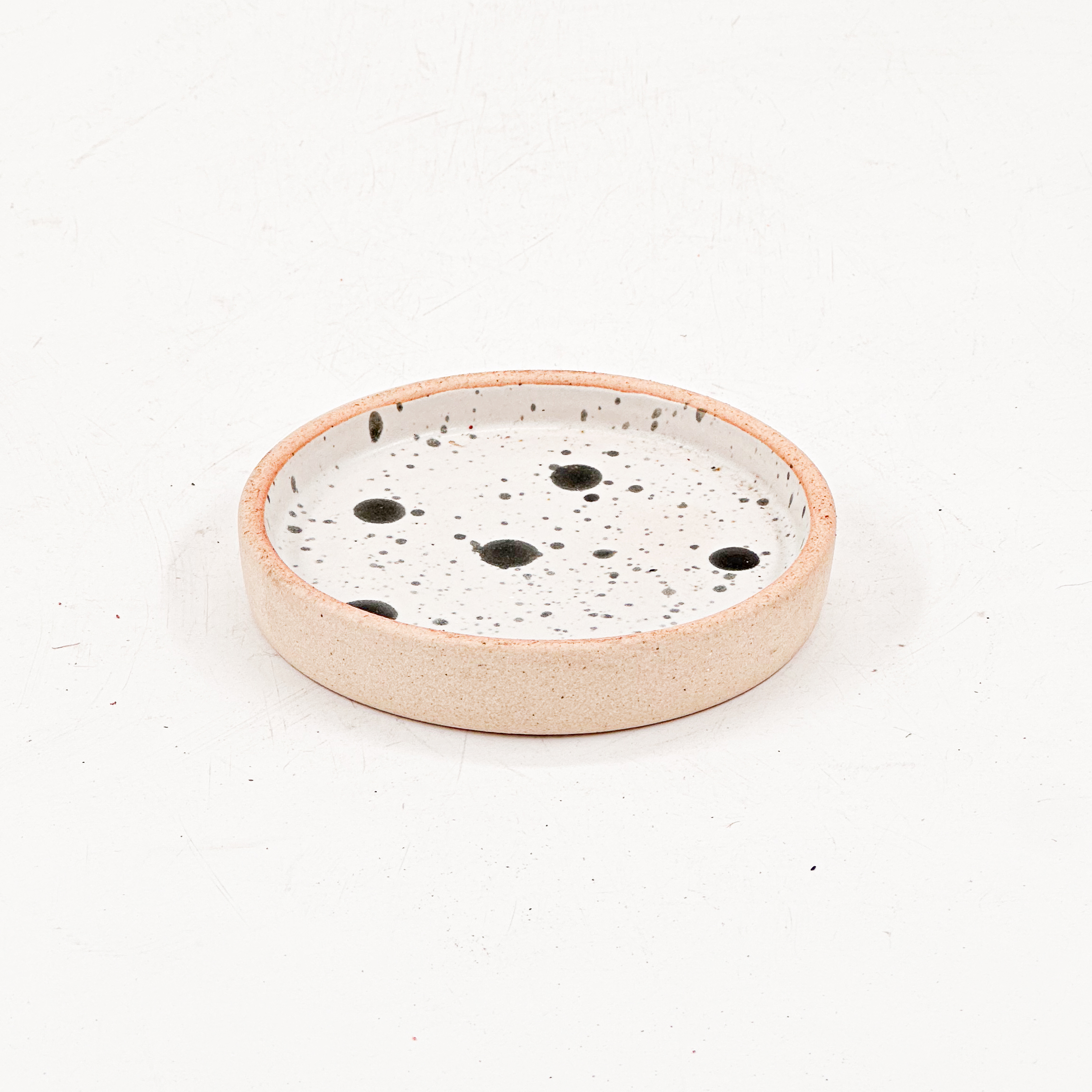 Plato con Borde 11x1cm-Pasta Natural Interior Blanco Jaspeado Negro