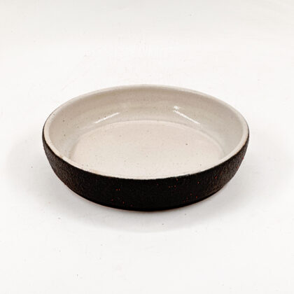 Plato Relieve con Pata 20x4cm-Engobe Negro interior Blanco Satin
