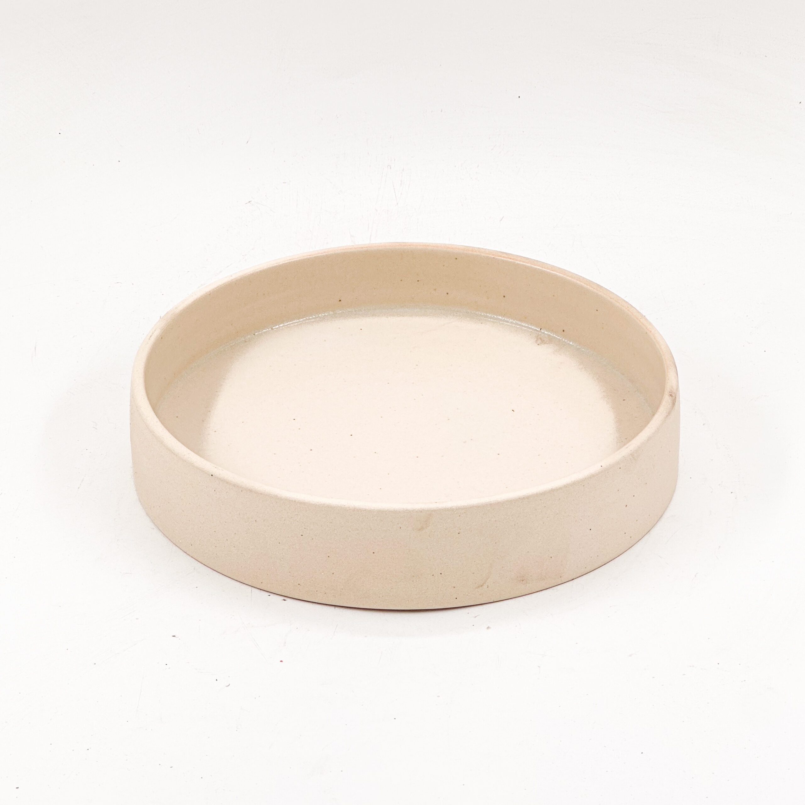 Plato con Borde Recto 22x4cm-Pasta Natural interior Blanco Mate