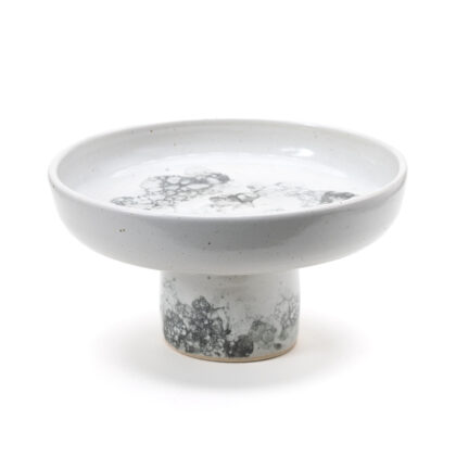 Plato Pedestal 28cm-Blanco Satin Burbuja Negra