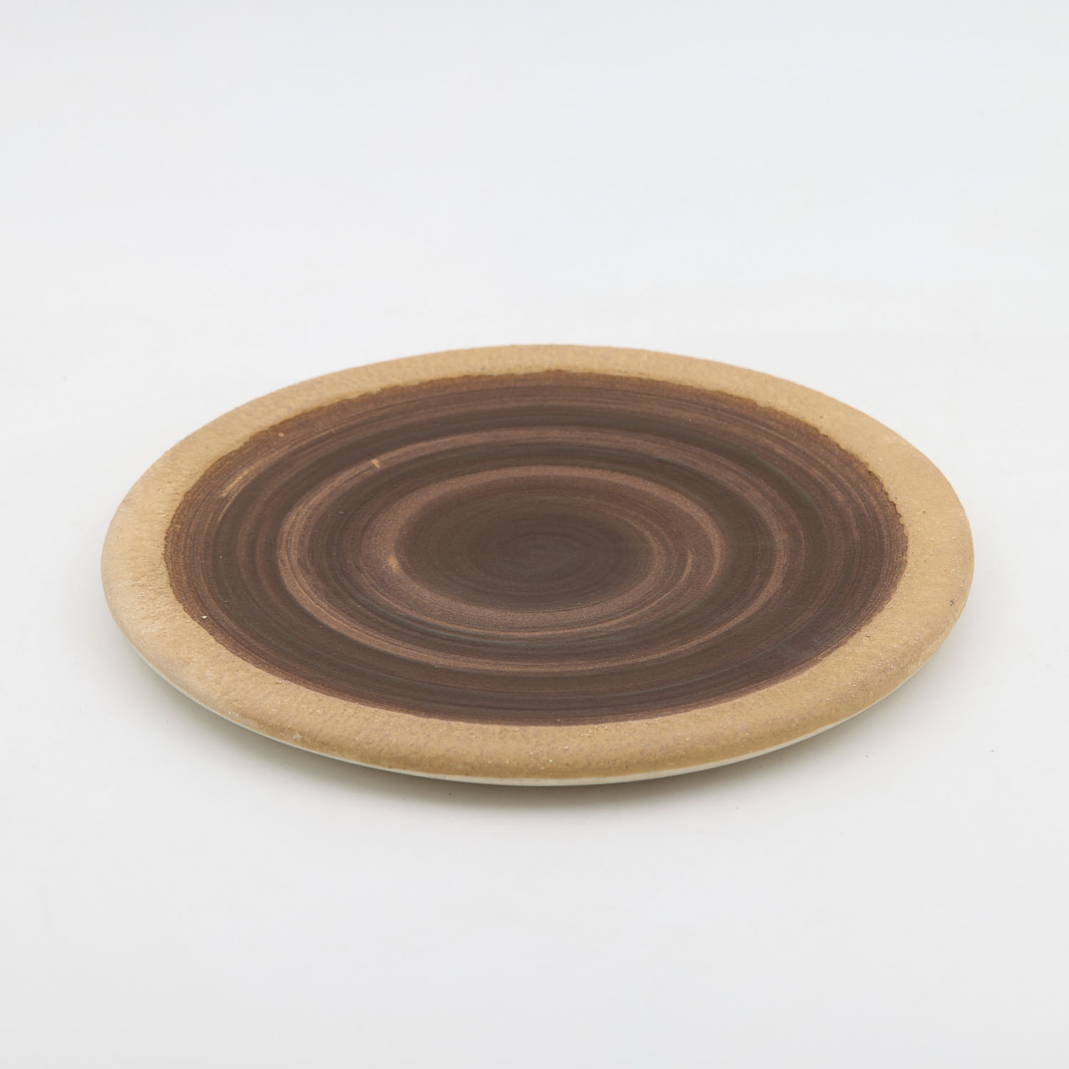 Plato Plano 23cm-Orilla Engobe Ocre centro Chocolate Espiral