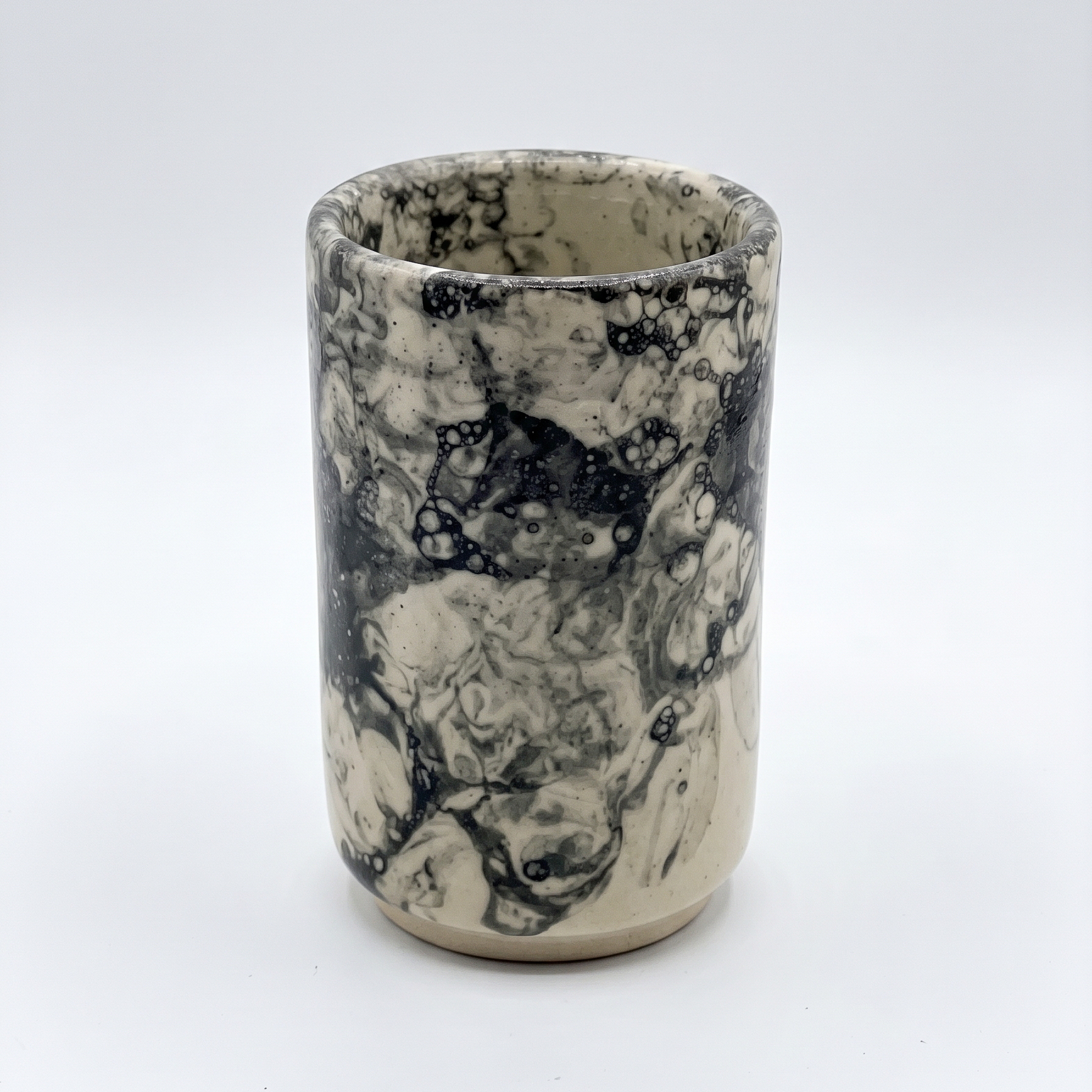 Vaso Recto con Pata 6oz-Blanco Burbuja Negra